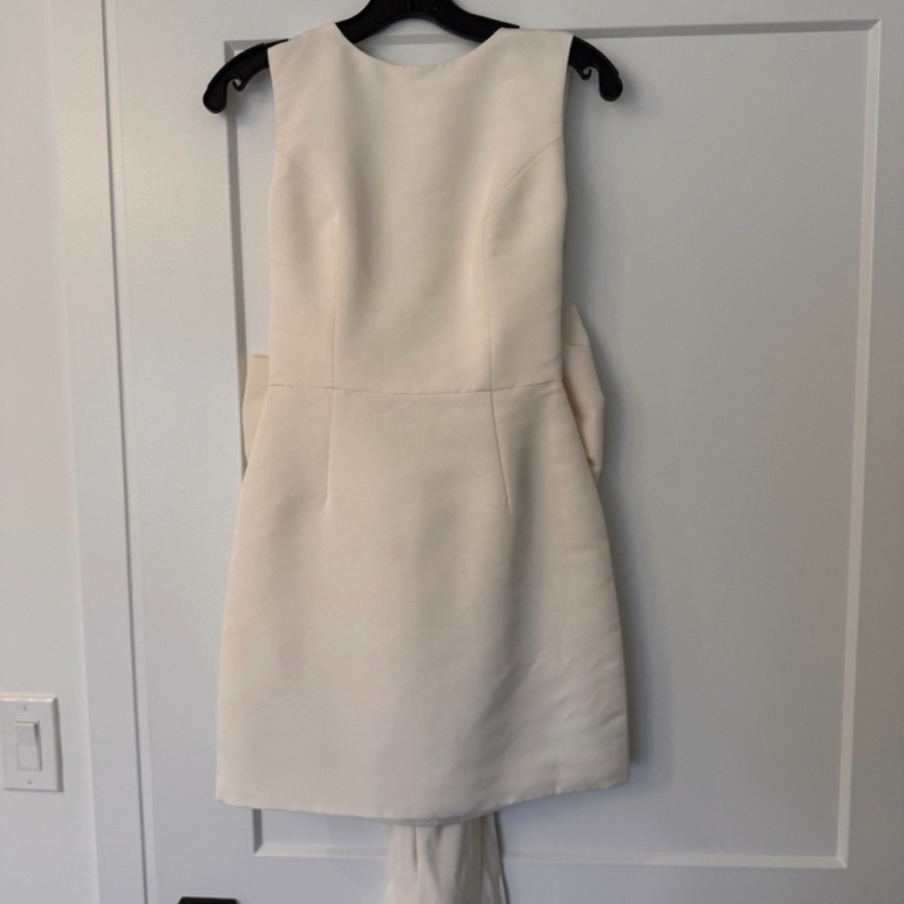 Elegant Ivory Sleeveless Wedding Mini Dress